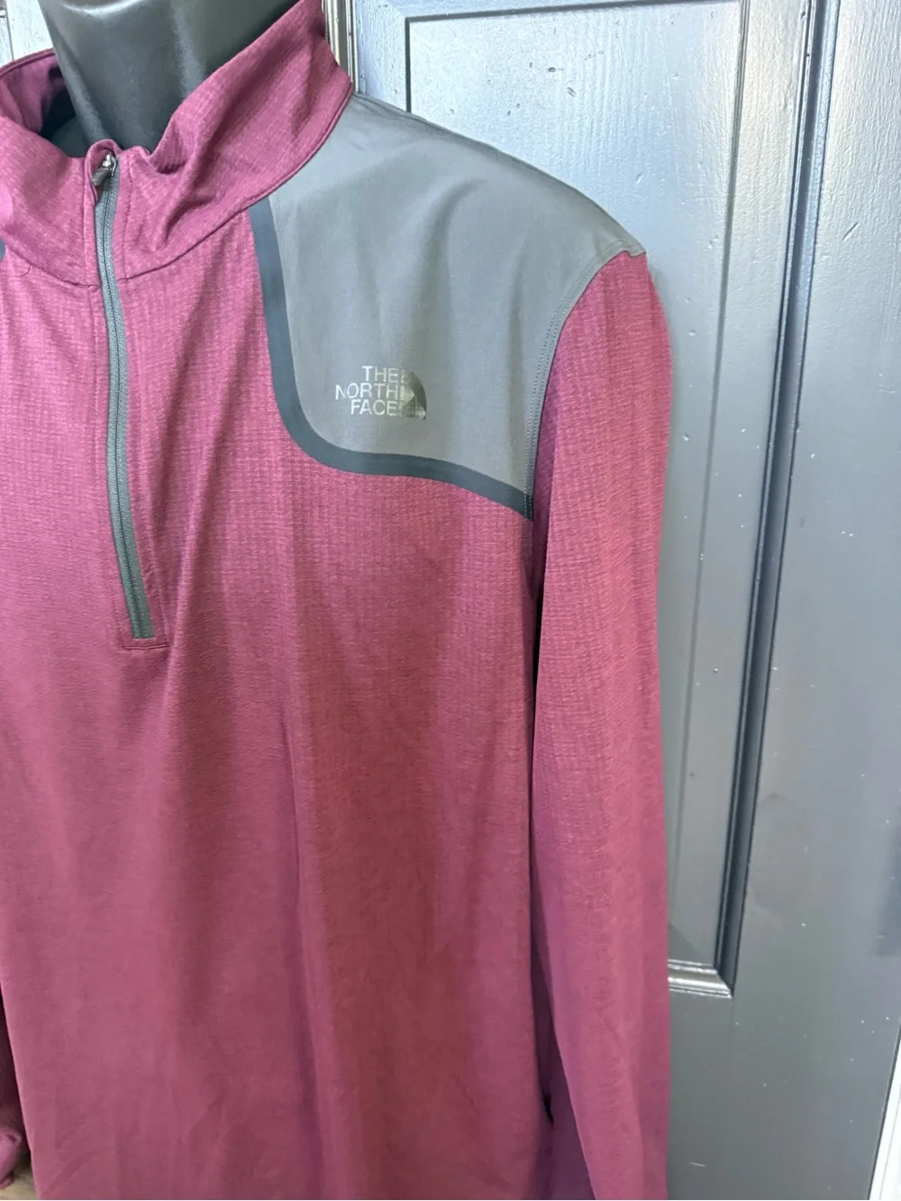 The North Face Men’s FlashDry-XD Long Sleeve Quarter Zip Up Pullover. Size XL